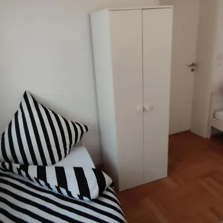 Lejlighed Schoene Und Optimal Gelegene Weisskirchen